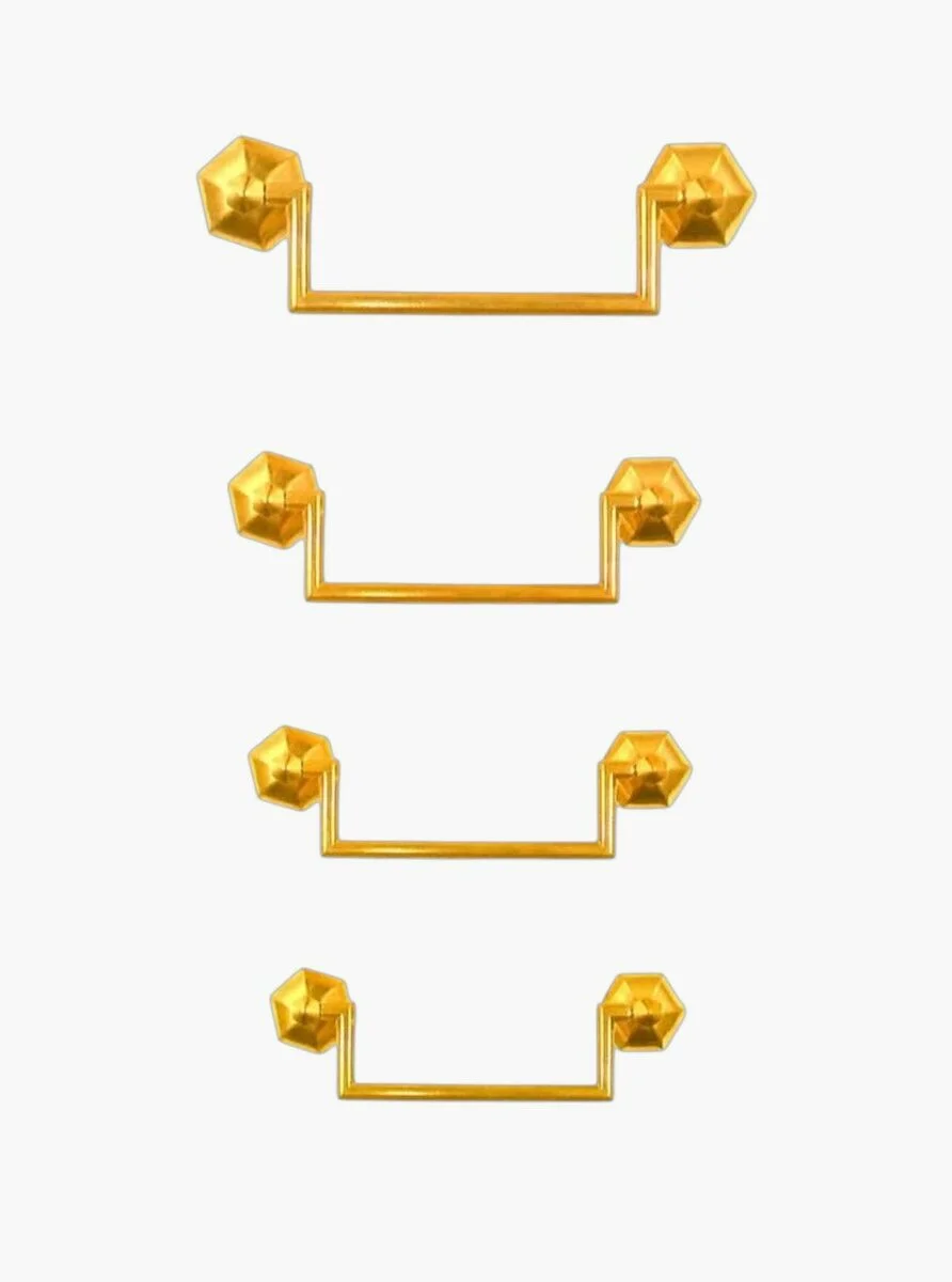 Assortiment de poignées de tirage et entrées de serrure en bronze pour meuble style Directoire