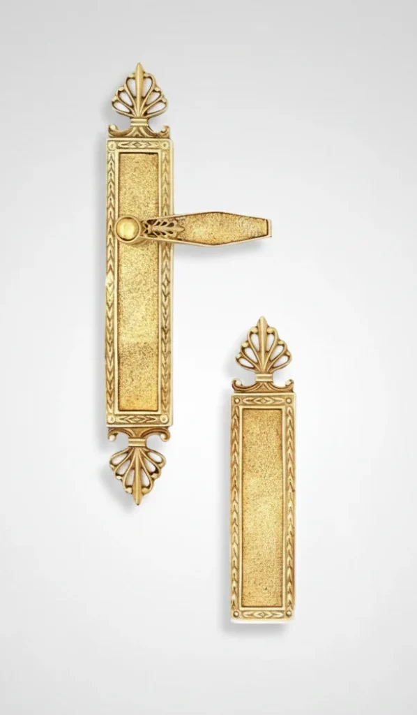 Ensemble de crémone et poignée de porte sur plaque en bronze style Empire